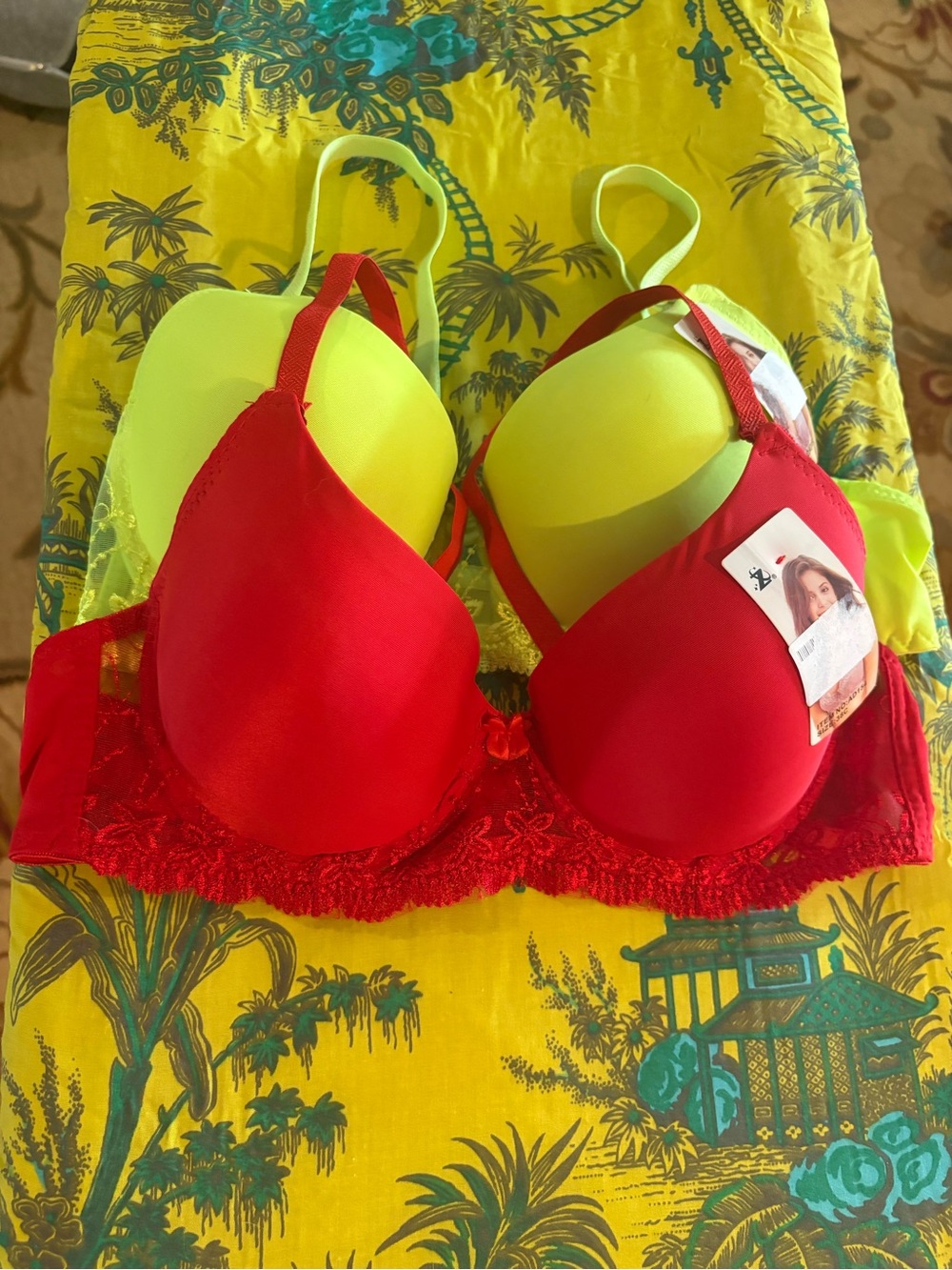 🌿5/$25 Two t-shirt bras - red and neon green